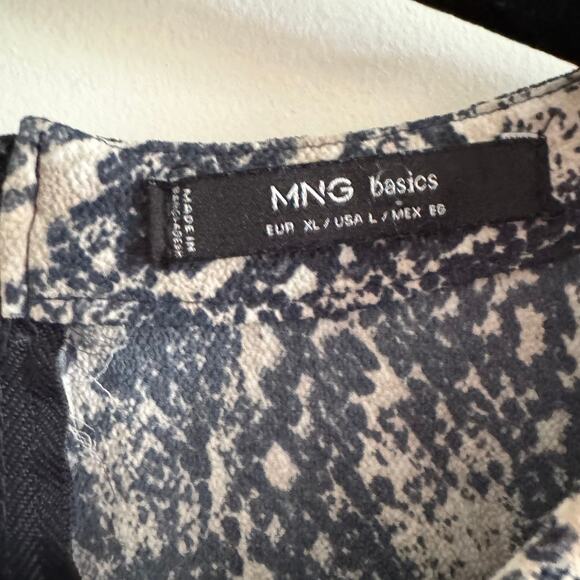 MNG Basics Blue Cream Snake Print Blouse Back Zip Cap Sleeve Women's Sz L - Picture 3 of 6